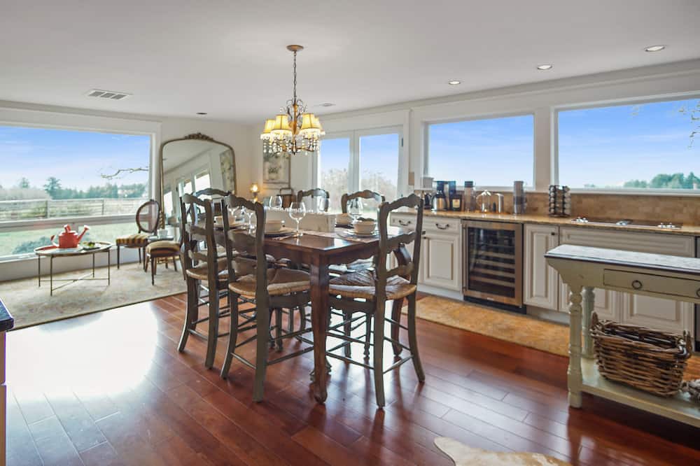 Photo of Livingroom in Newberg