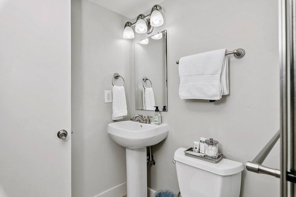 Photo of Bathroom in East End