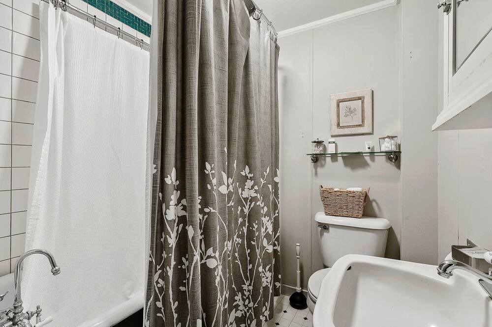 Photo of Bathroom in East End