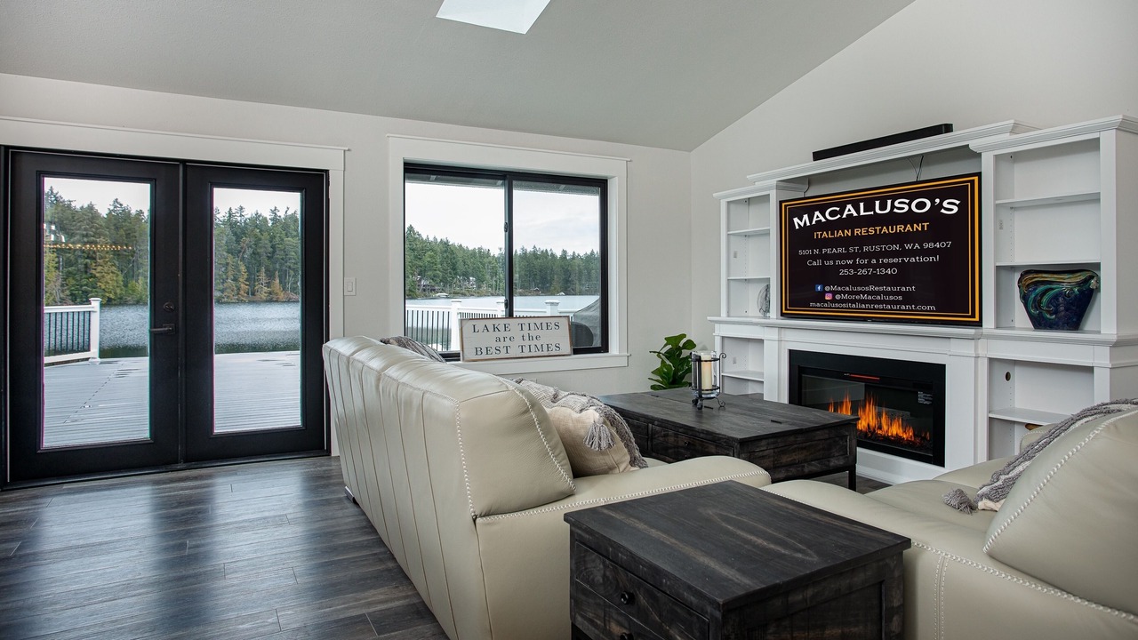 Photo of Livingroom in Anderson Island