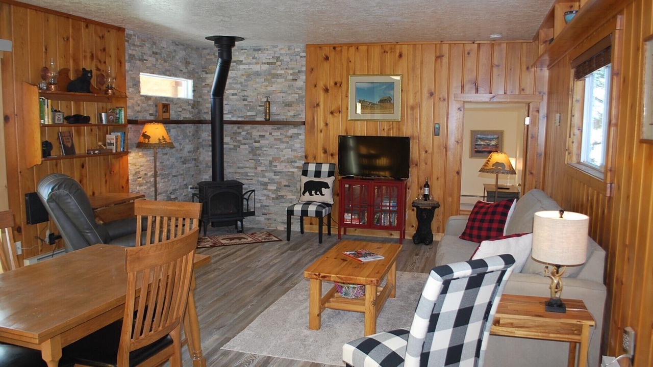 Photo of Livingroom in Leigh Creek Estates