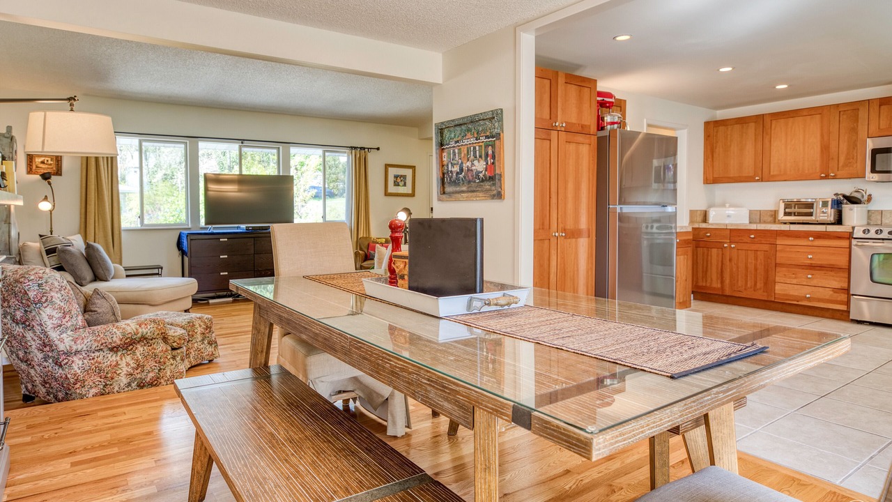 Photo of Livingroom in Shoreline