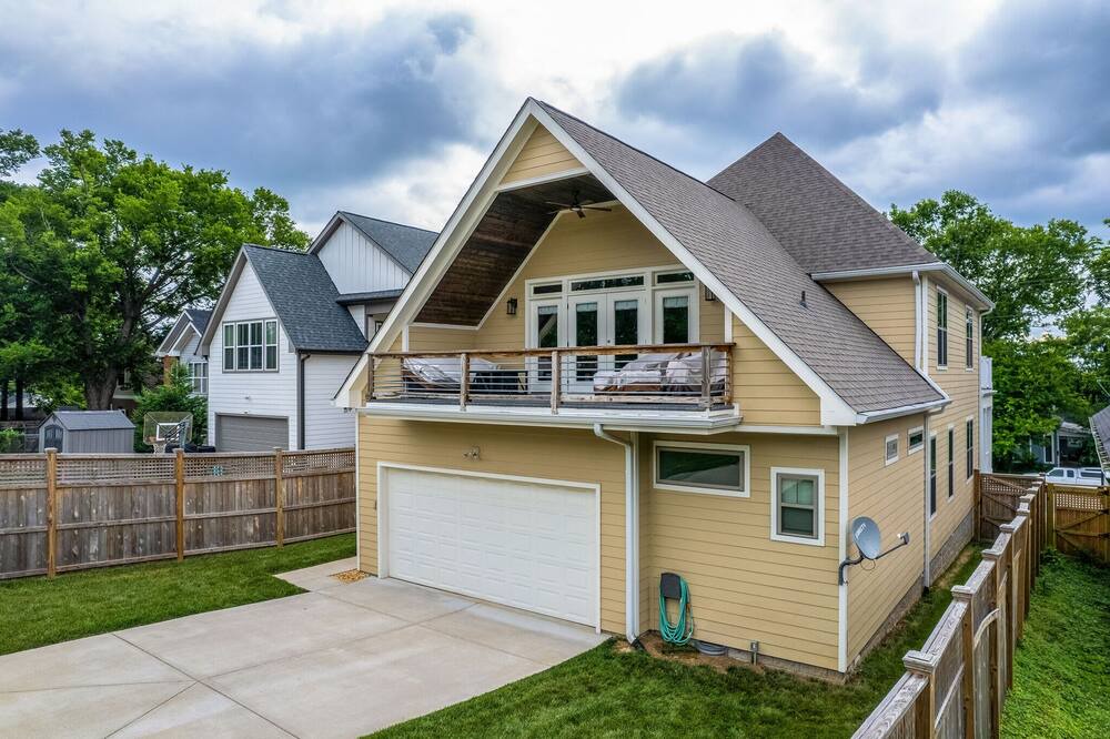 Photo of Outdoor in Shelby Hills