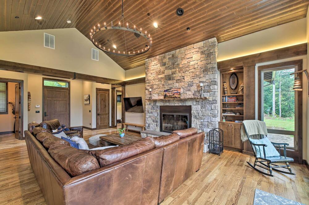 Photo of Livingroom in Fall City