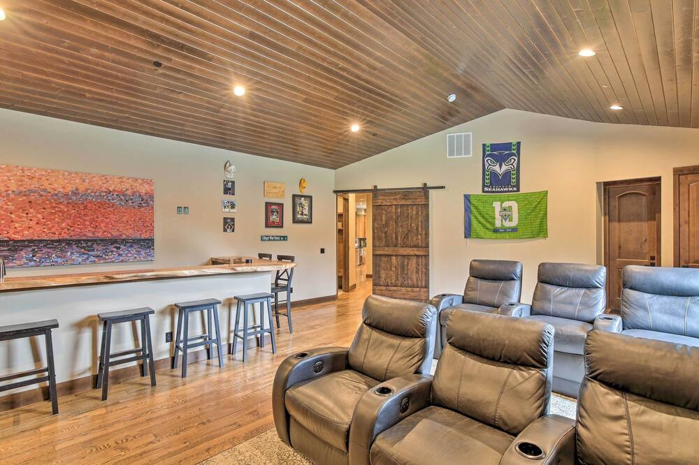 Photo of Livingroom in Fall City