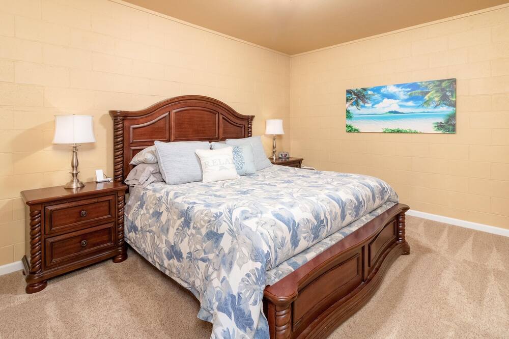 Photo of Bedroom in Oakland