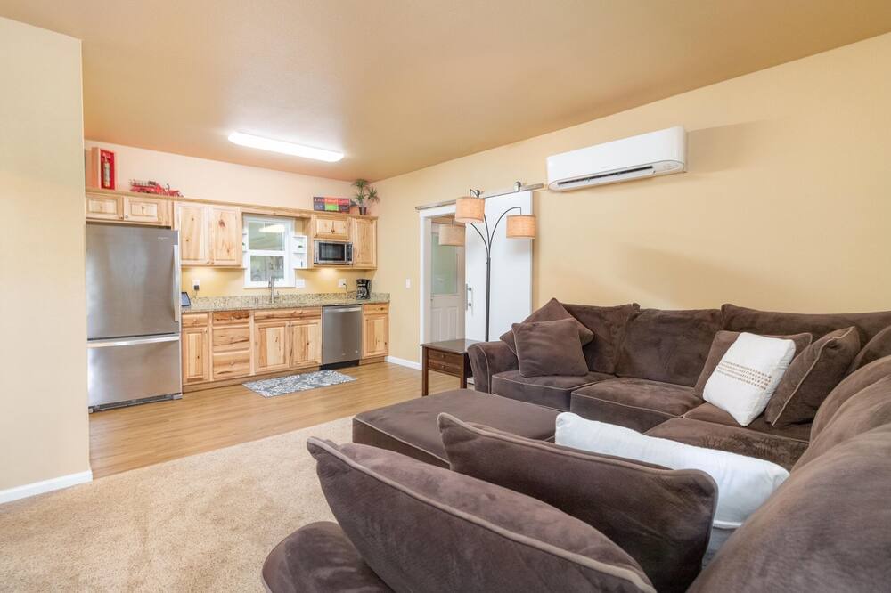 Photo of Livingroom in Oakland