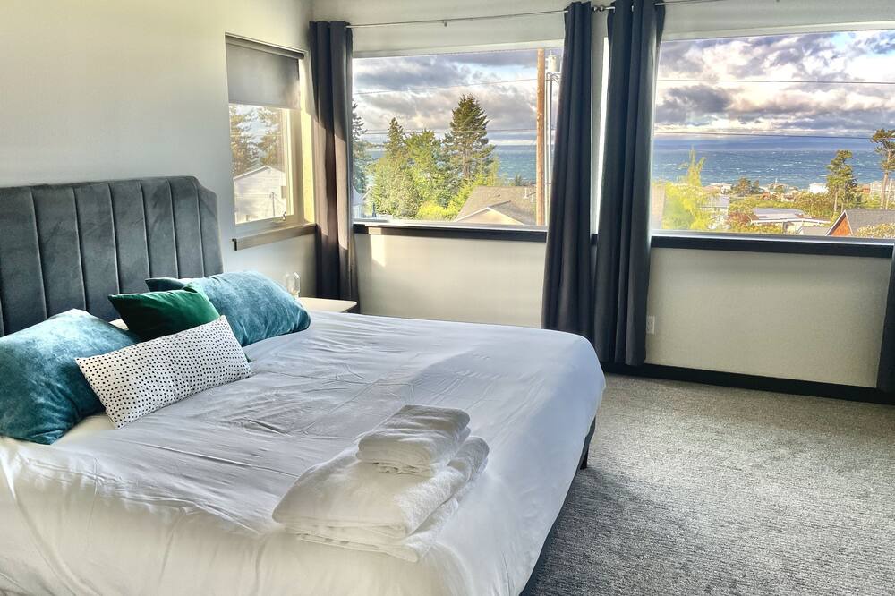 Photo of Bedroom in Coupeville