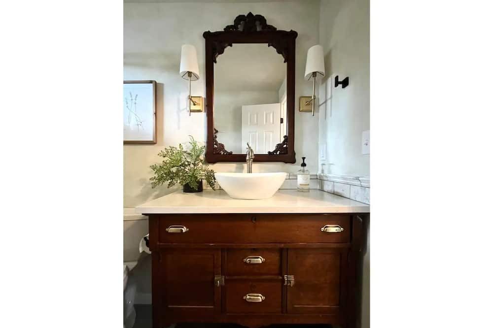 Photo of Bathroom in Veterans Park