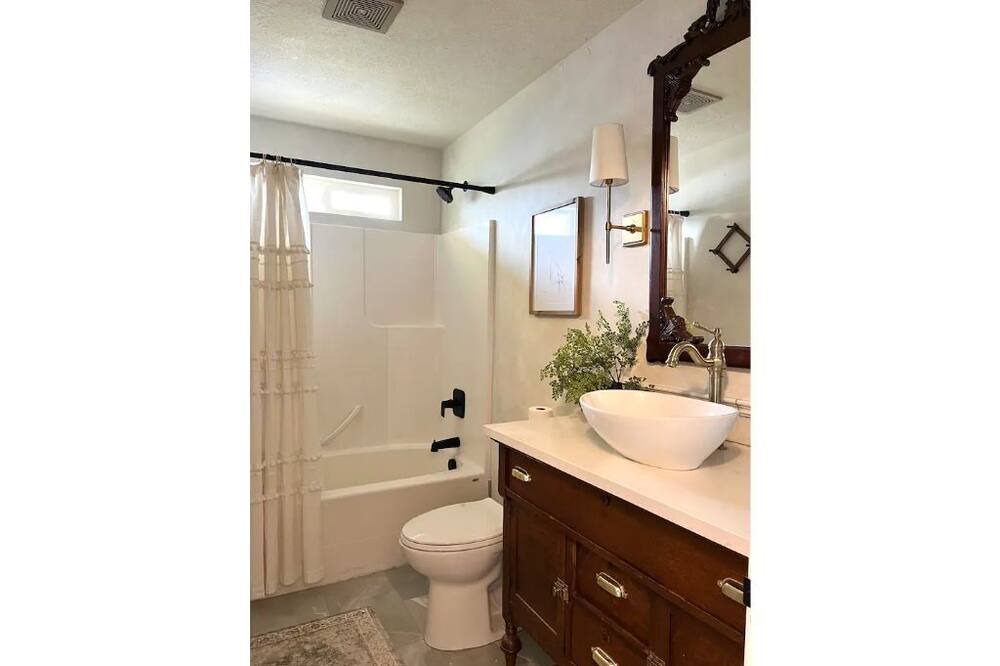 Photo of Bathroom in Veterans Park
