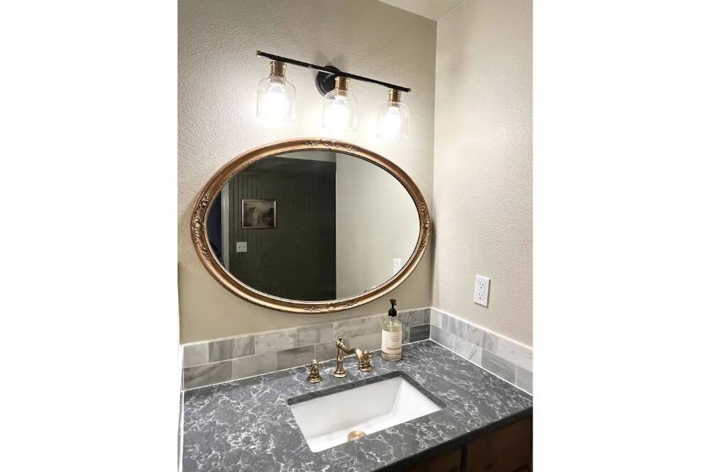 Photo of Bathroom in Veterans Park