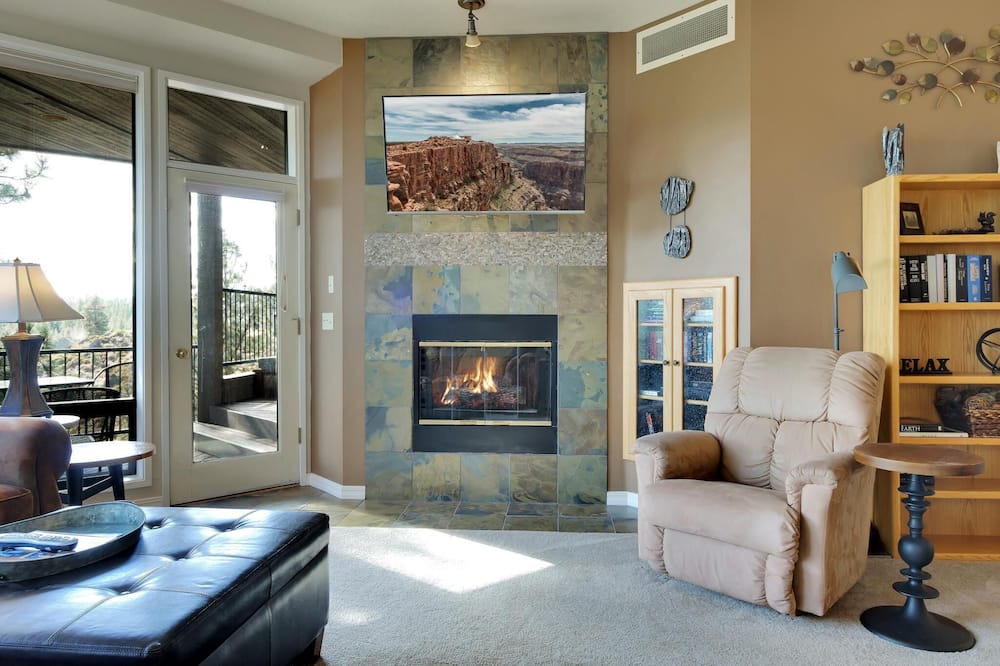 Photo of Livingroom in Sagewood