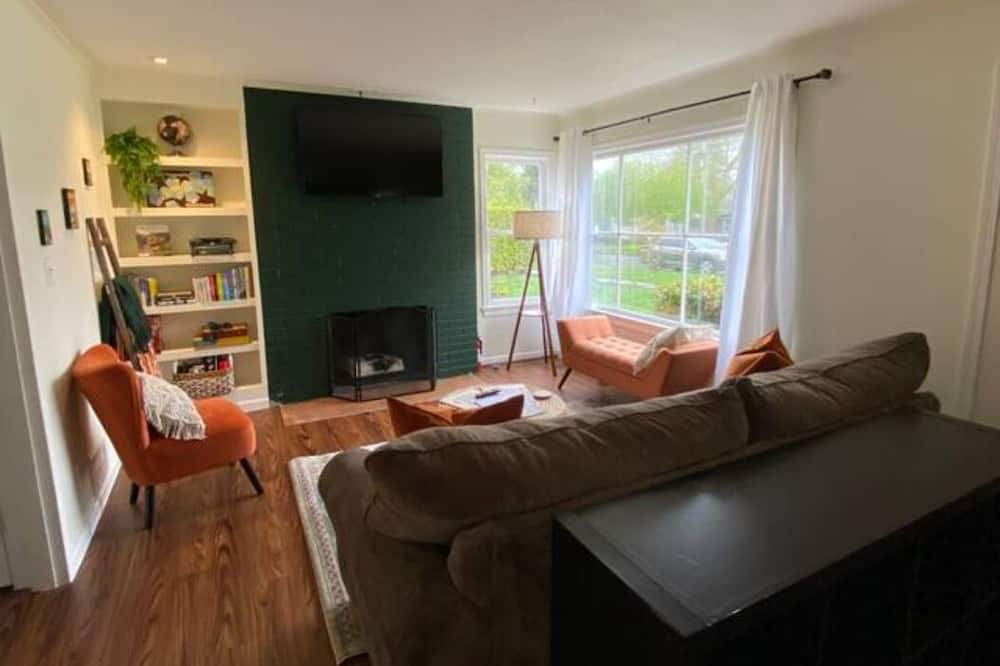 Photo of Livingroom in North End