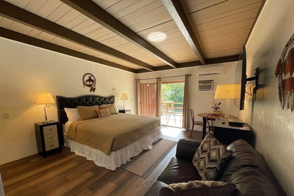 Photo of Bedroom in Shady Cove