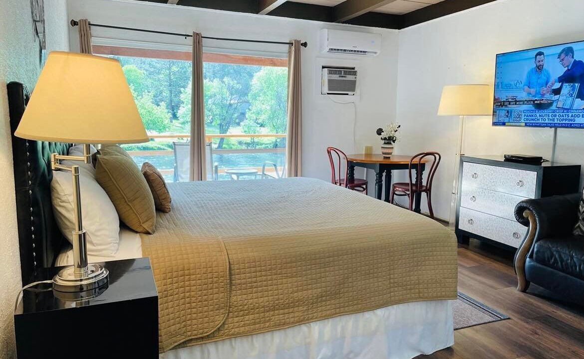 Photo of Bedroom in Shady Cove