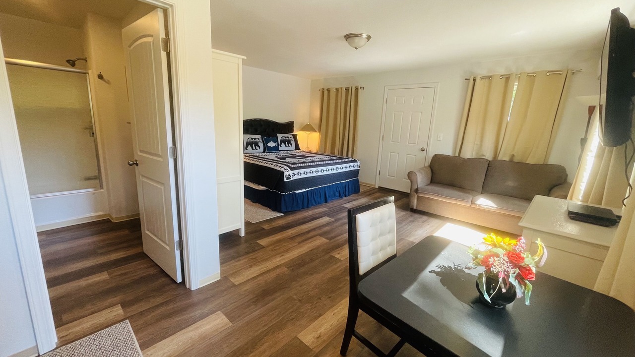 Photo of Bedroom in Shady Cove