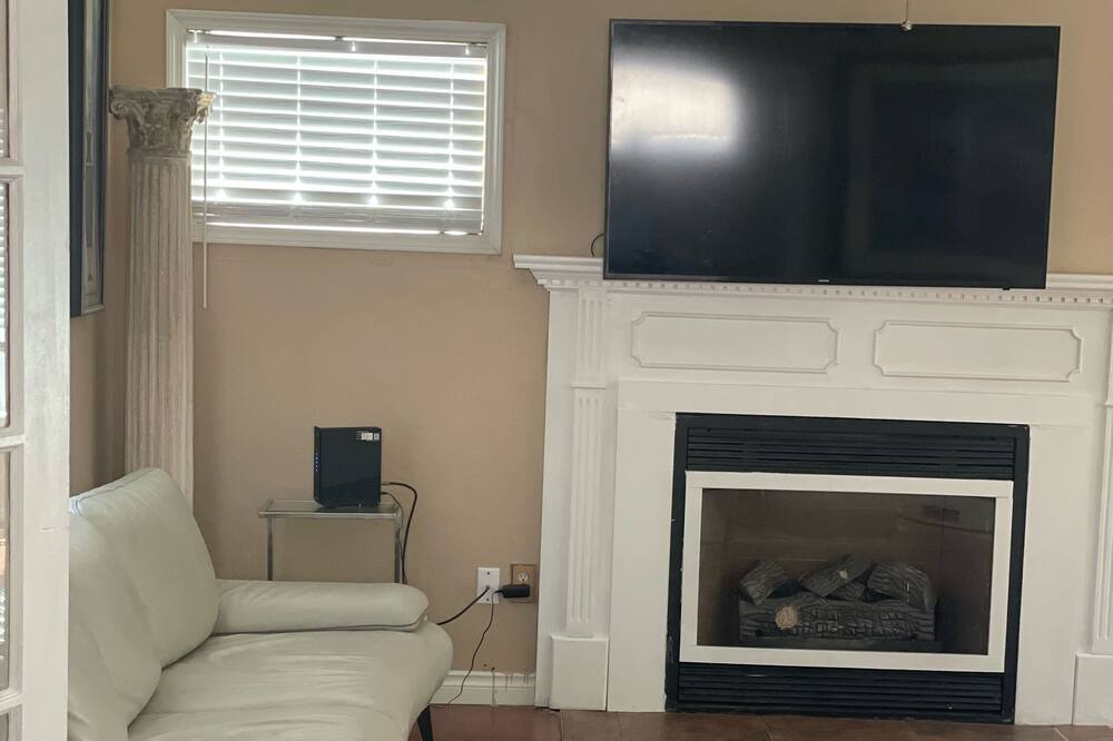 Photo of Livingroom in Hilltop