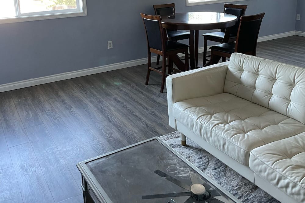 Photo of Livingroom in Hilltop