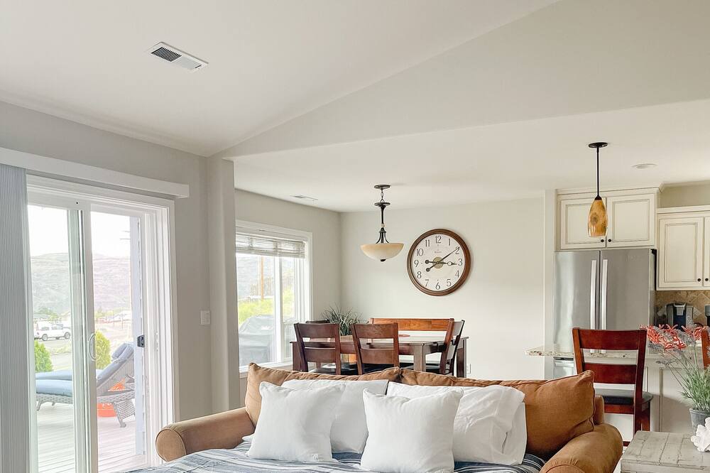 Photo of Bedroom in Sunland Estates