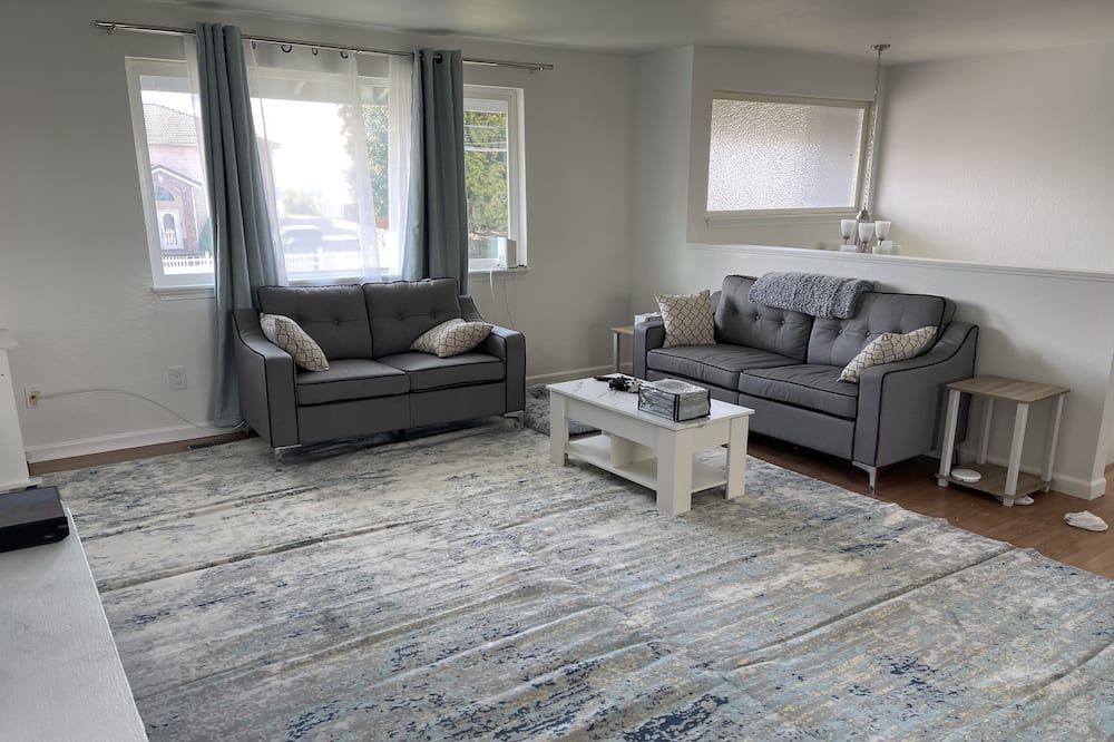 Photo of Livingroom in University Place