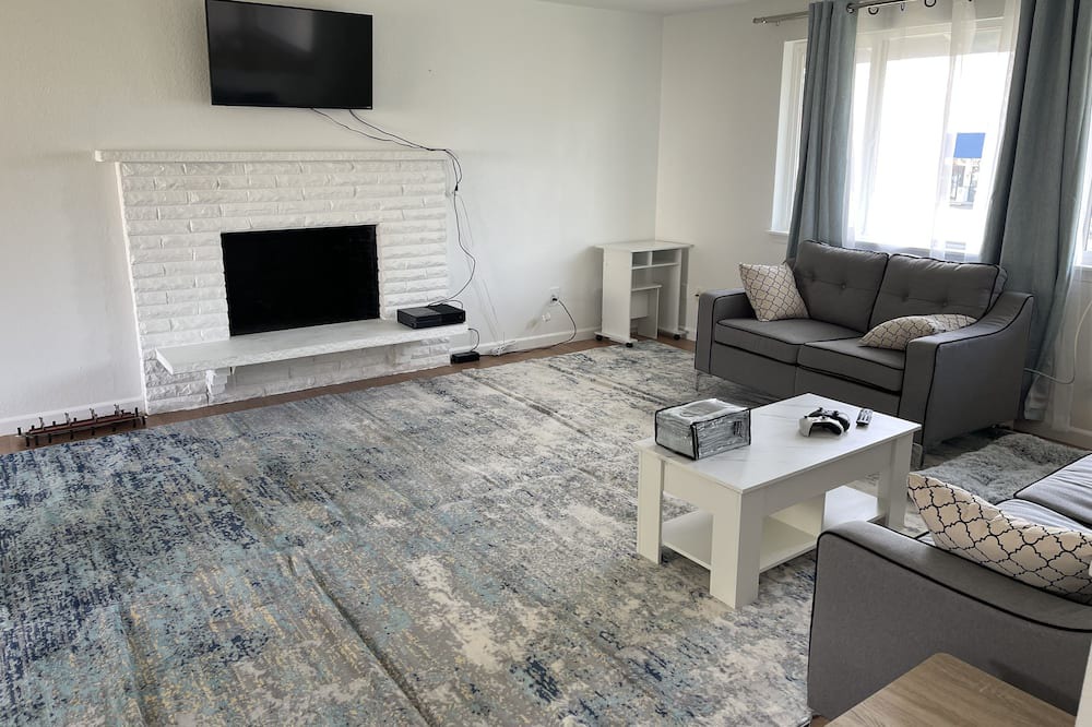 Photo of Livingroom in University Place