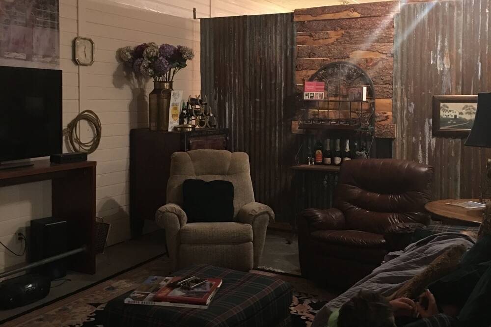Photo of Livingroom in Idaho City