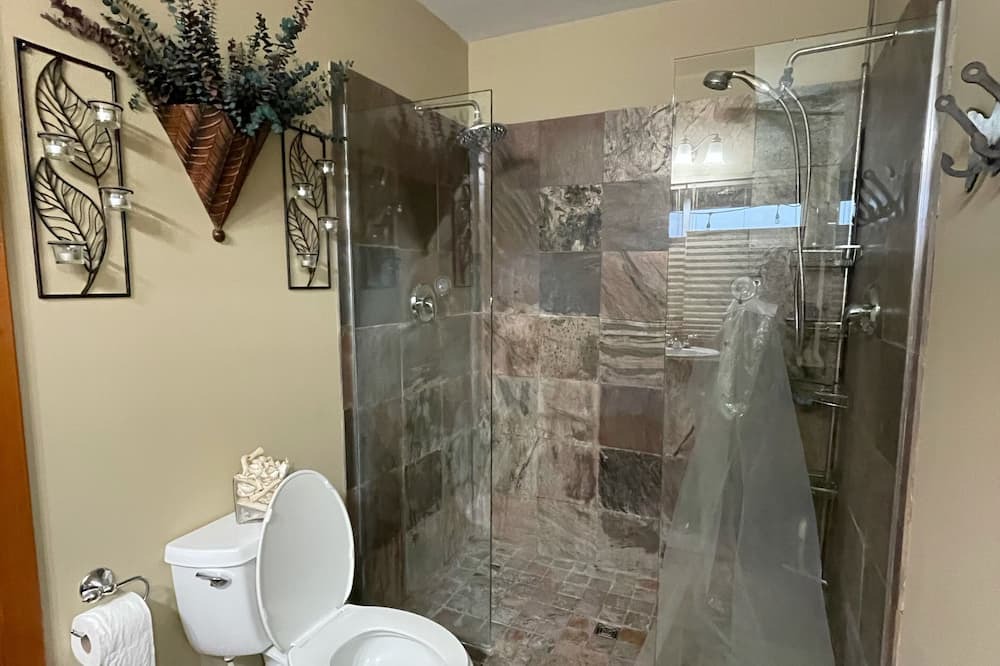 Photo of Bathroom in Valley