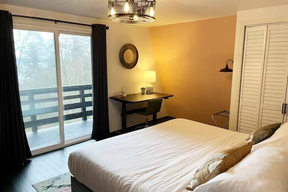 Photo of Bedroom in Clinton