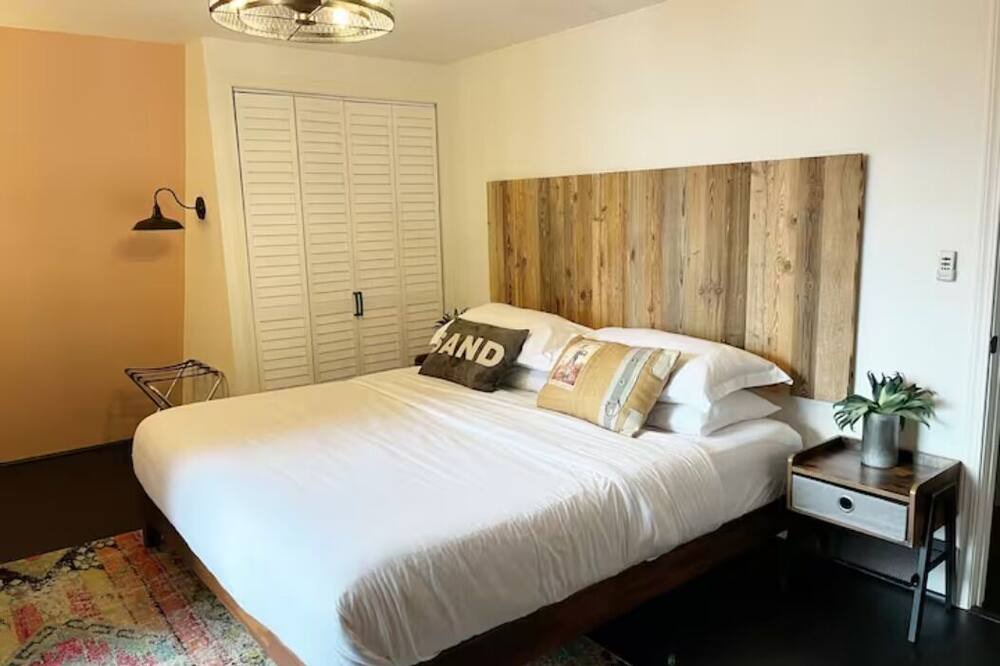 Photo of Bedroom in Clinton