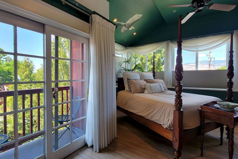 Photo of Patio Balcony in Historic Railroad District