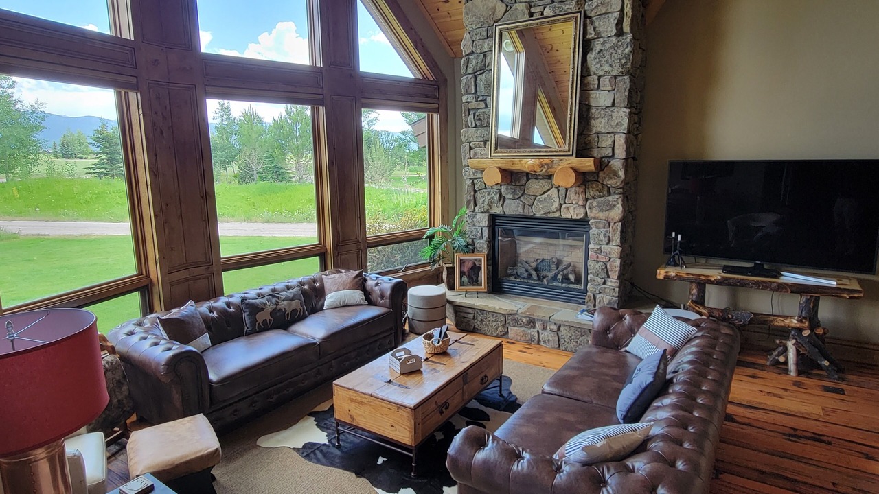 Photo of Livingroom in Leigh Creek Estates