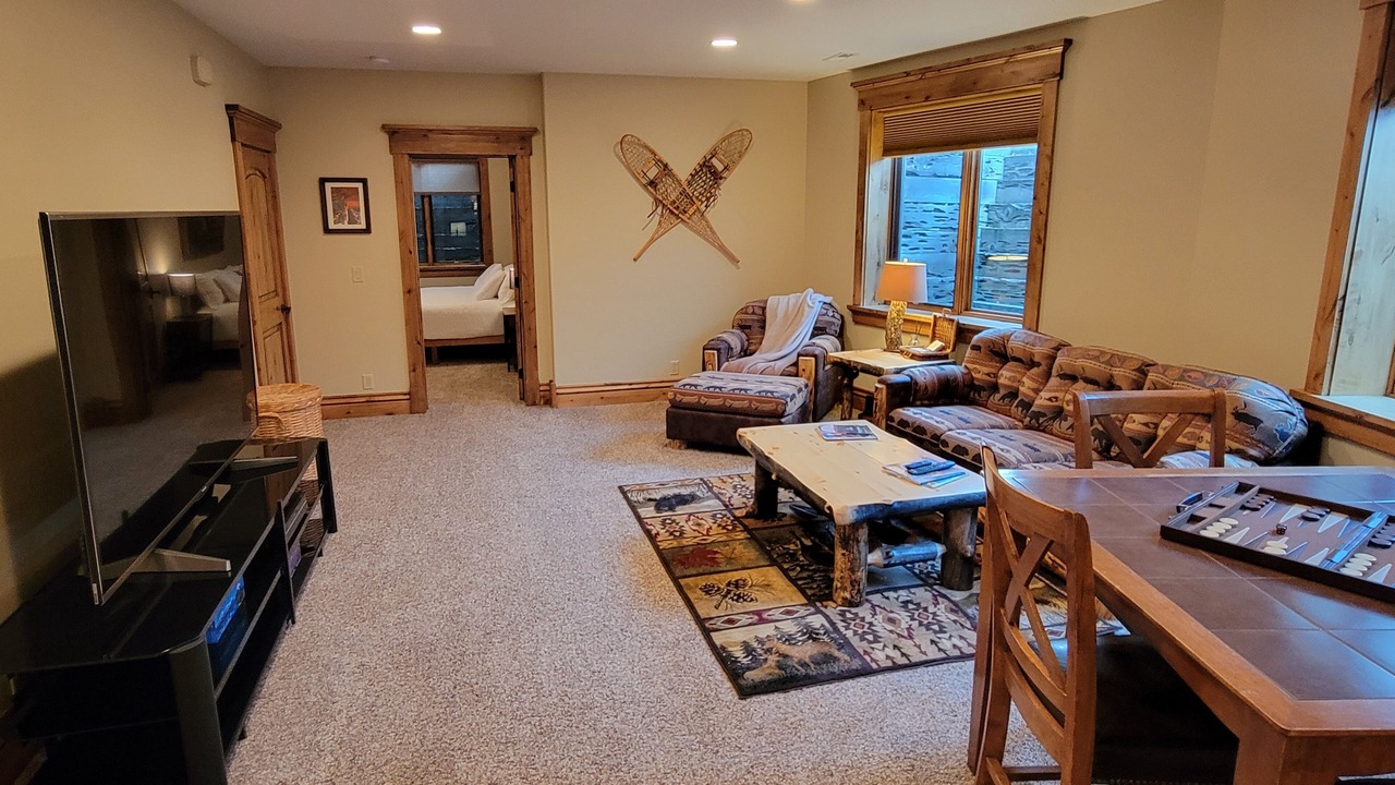 Photo of Livingroom in Leigh Creek Estates