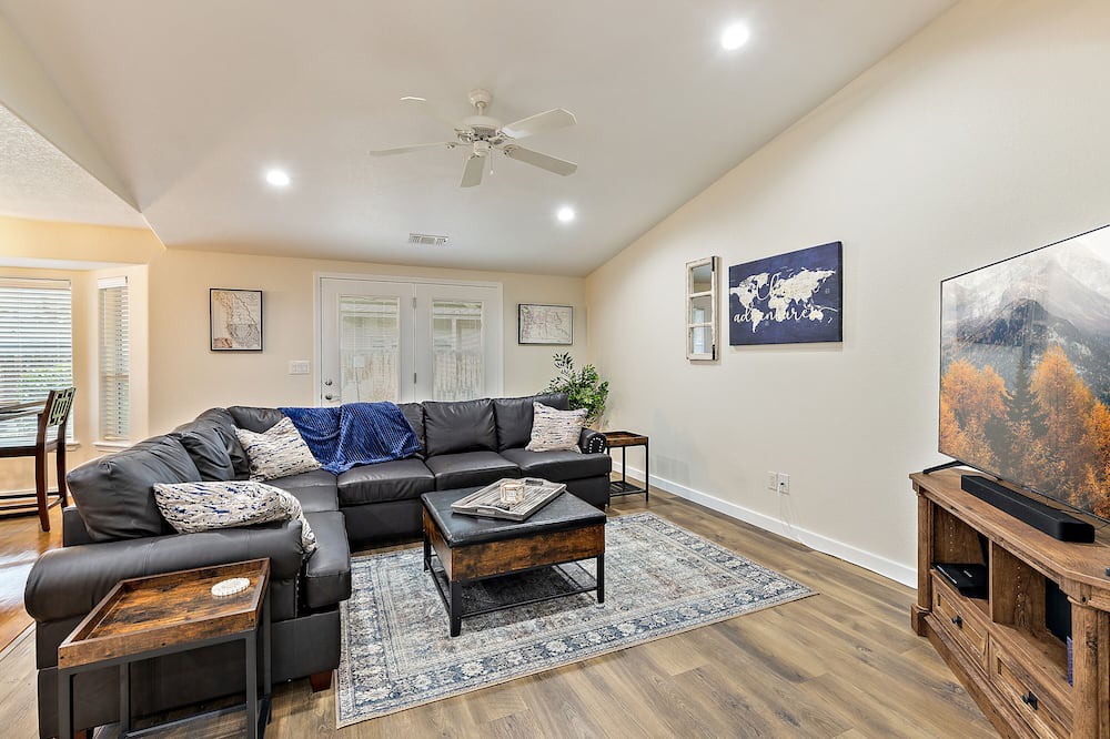 Photo of Livingroom in Central Point