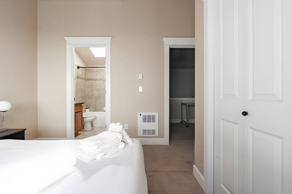 Photo of Bedroom in Eastlake