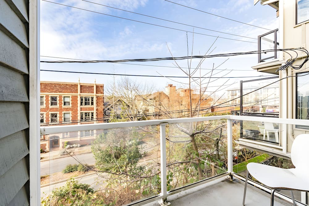 Photo of Outdoor in Eastlake