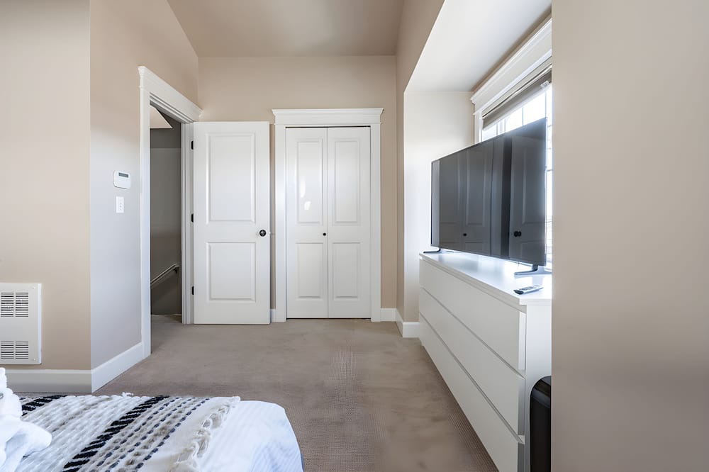 Photo of Bedroom in Eastlake