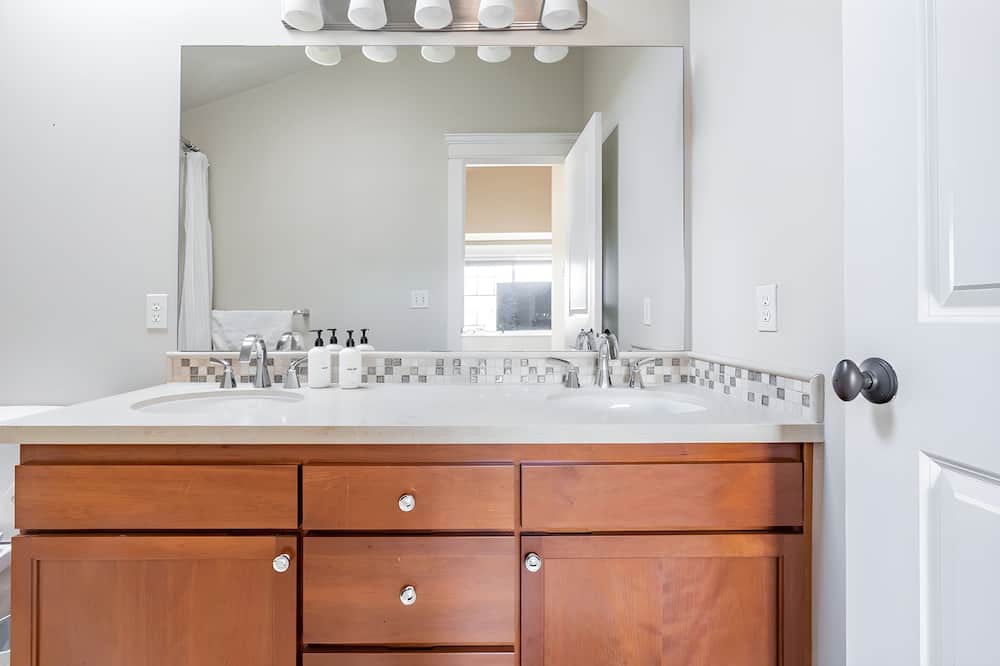 Photo of Bathroom in Eastlake