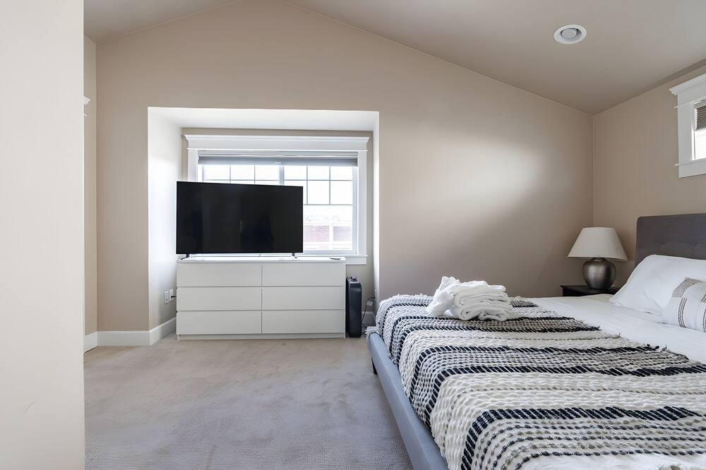 Photo of Bedroom in Eastlake