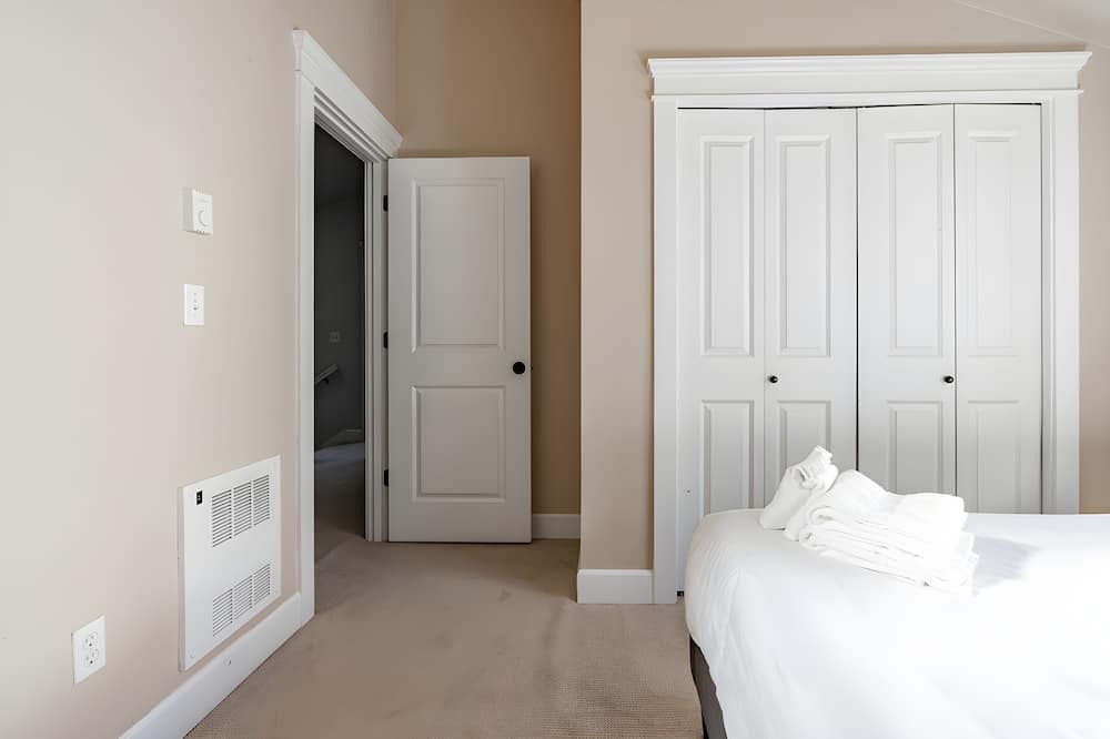 Photo of Bedroom in Eastlake