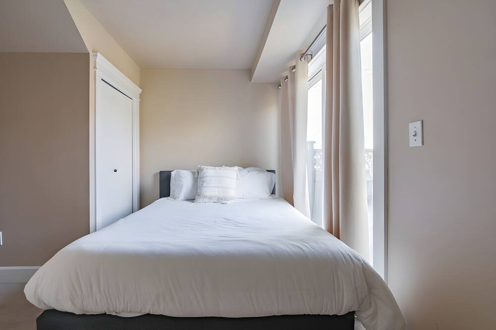 Photo of Bedroom in Eastlake