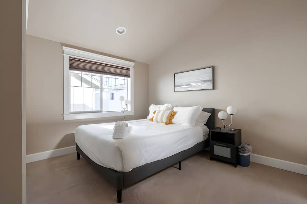 Photo of Bedroom in Eastlake