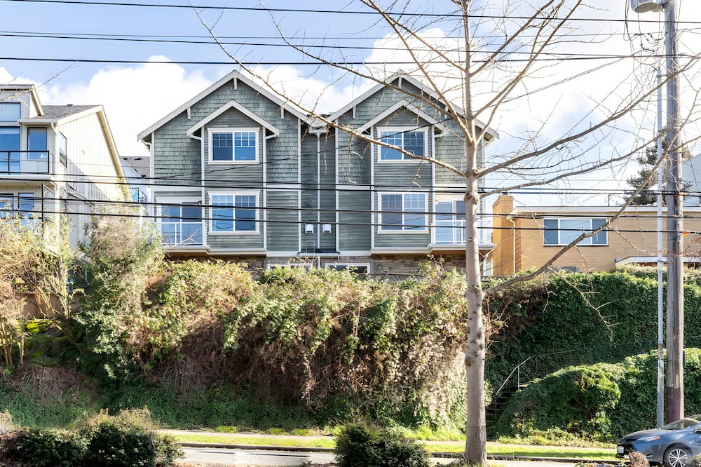 Photo of Outdoor in Eastlake