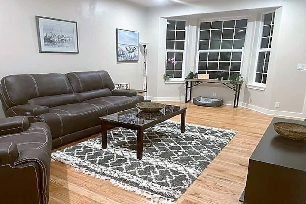Photo of Livingroom in Anderson Island