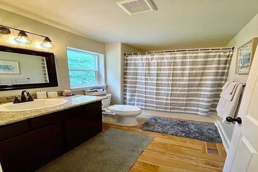 Photo of Bathroom in Anderson Island