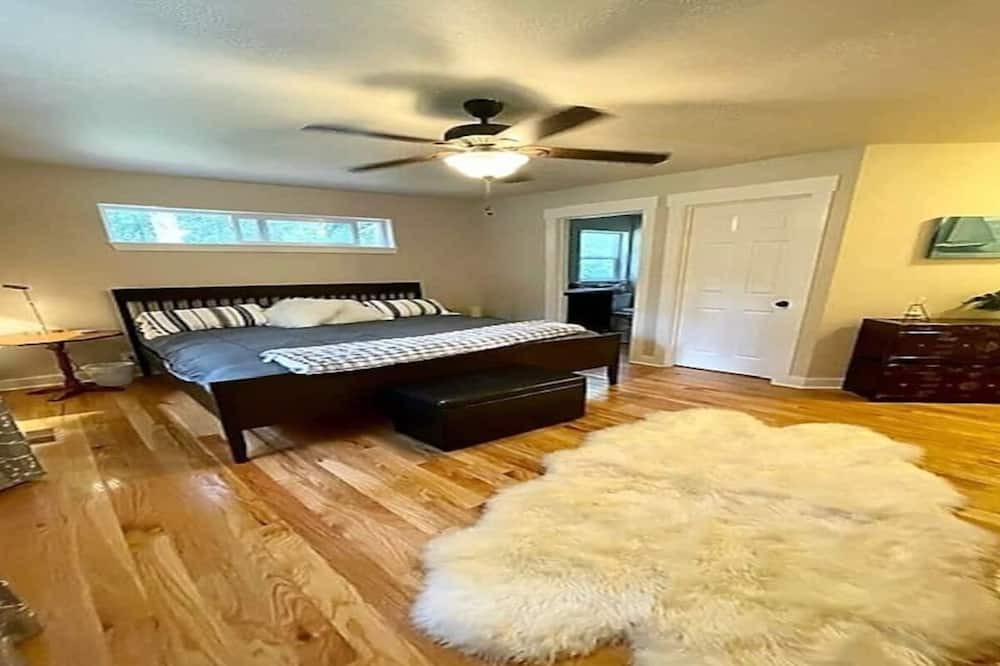 Photo of Bedroom in Anderson Island