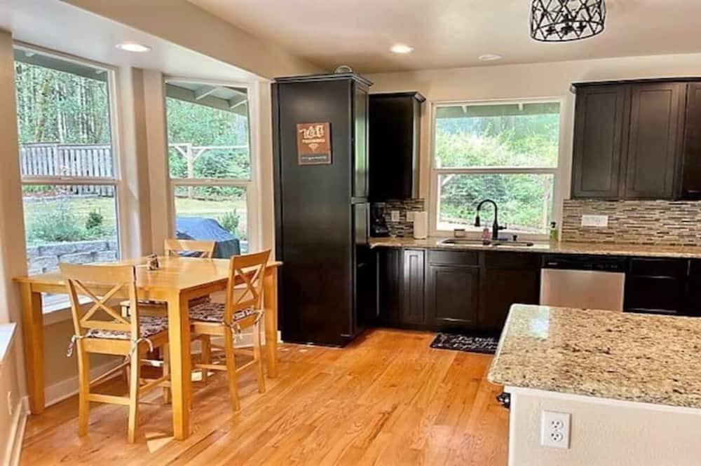 Photo of Kitchen in Anderson Island
