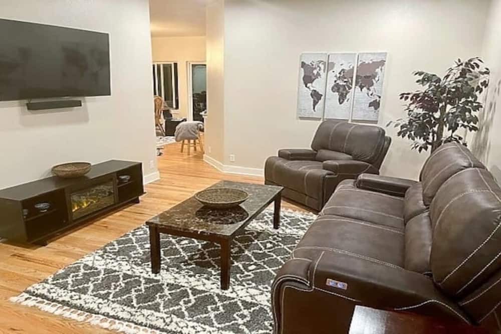 Photo of Livingroom in Anderson Island