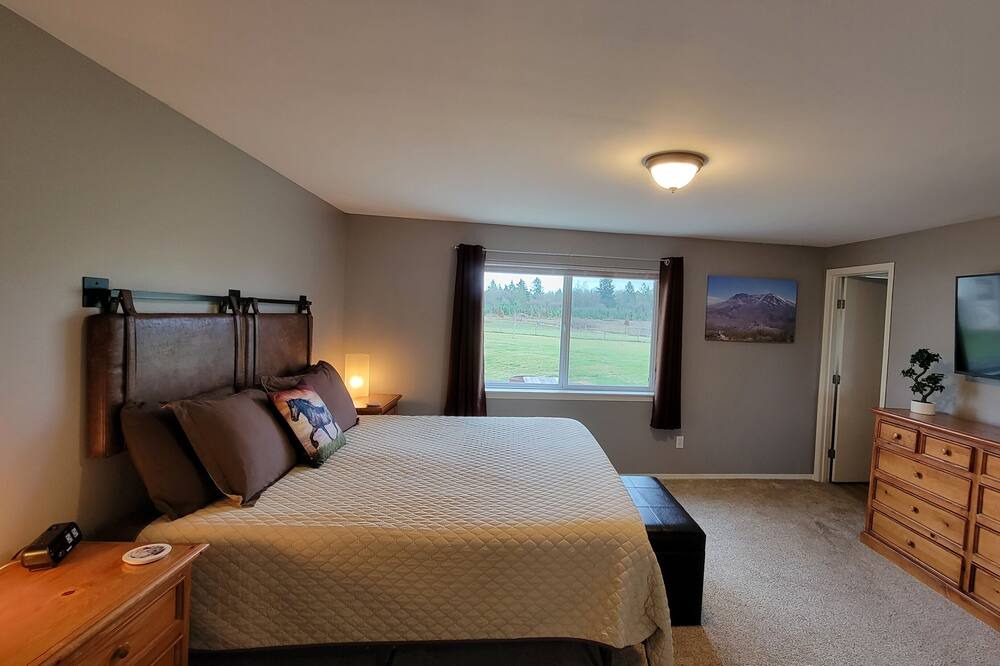 Photo of Bedroom in Lewis County