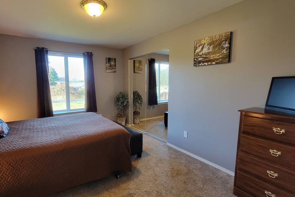 Photo of Bedroom in Lewis County