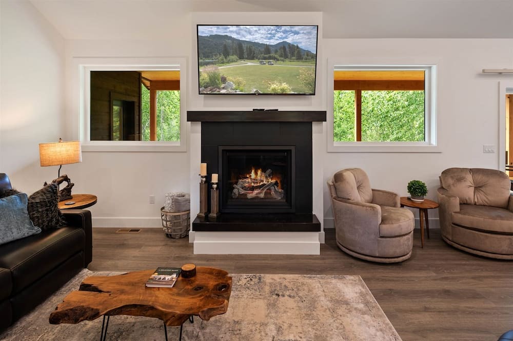 Photo of Livingroom in Sandpoint
